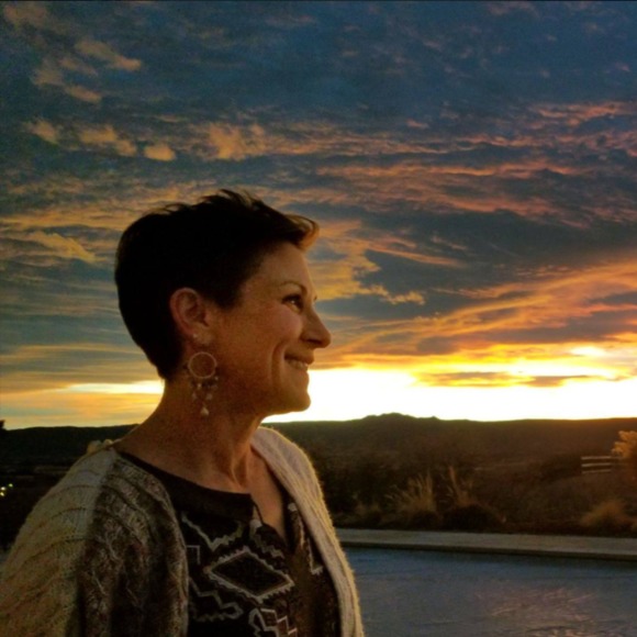 Meet your Posher, Amanda - Picture 1 of 1